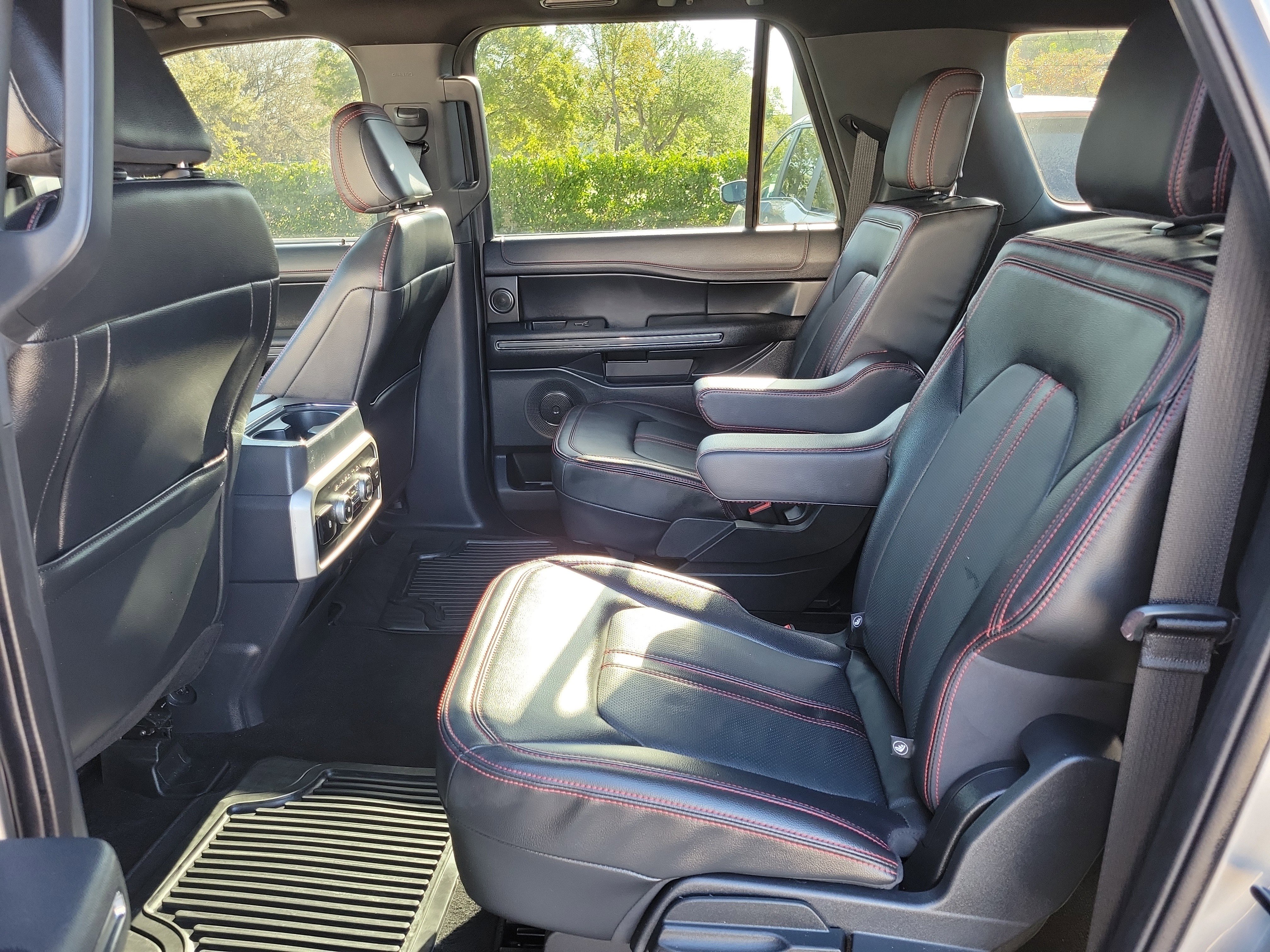 Used 2022 Ford Expedition Max Limited image 14