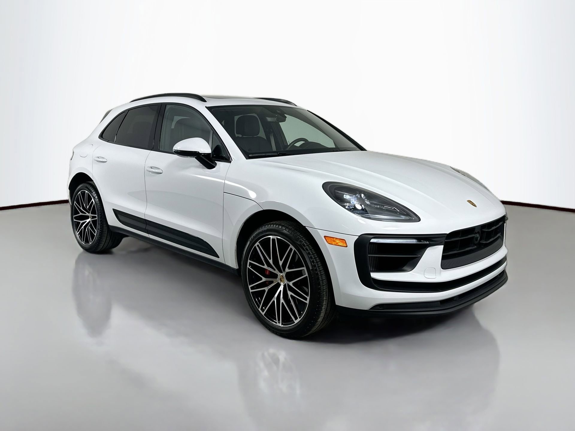 Certified 2024 Porsche Macan S image 9