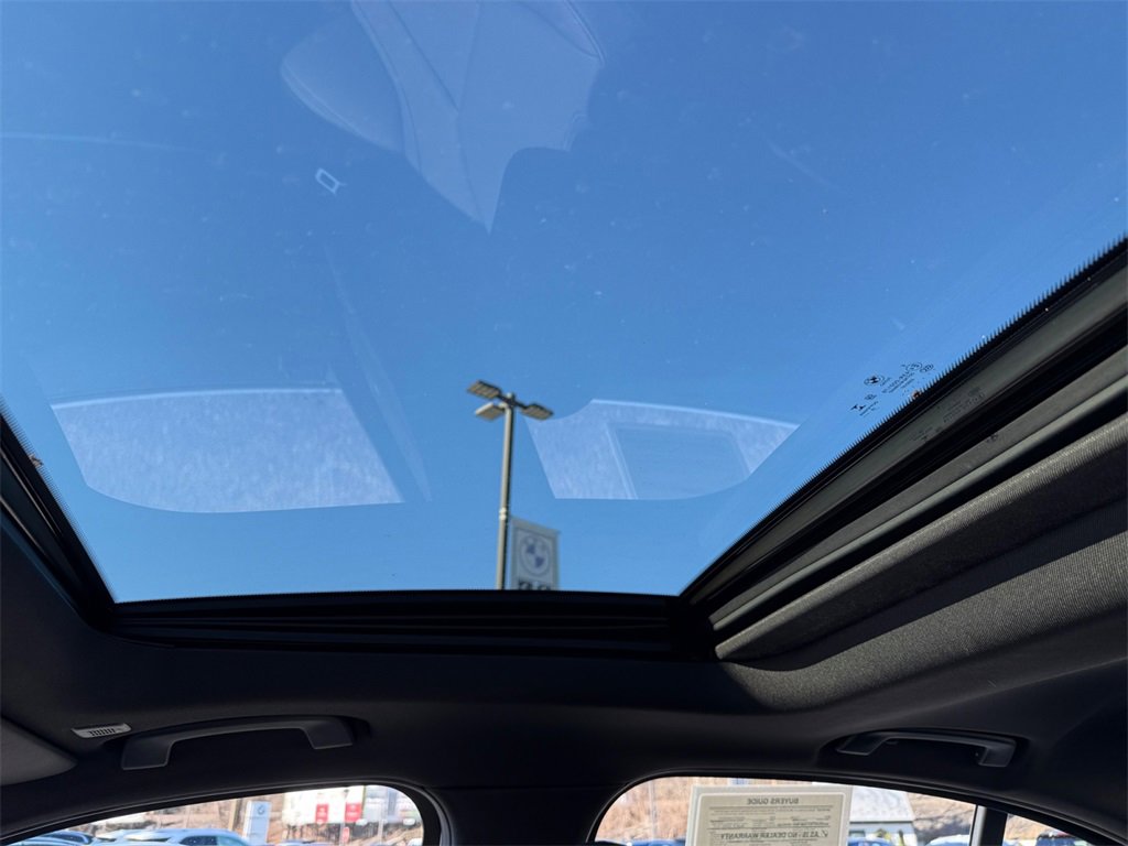 Used 2019 BMW 330i xDrive Sedan w/ Driving Assistance Package image 32