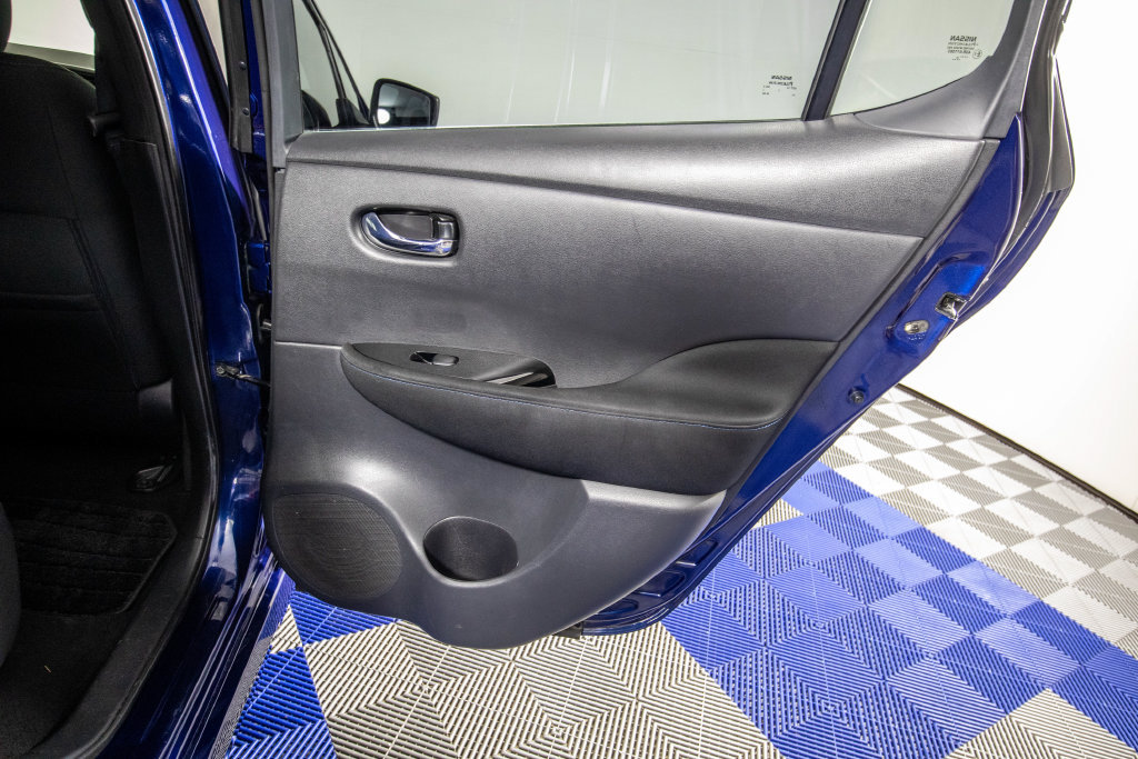 Used 2019 Nissan Leaf SV w/ SV Technology Package FWD image 16