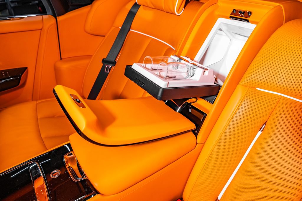 Used 2024 Rolls-Royce Phantom Sedan RWD image 12