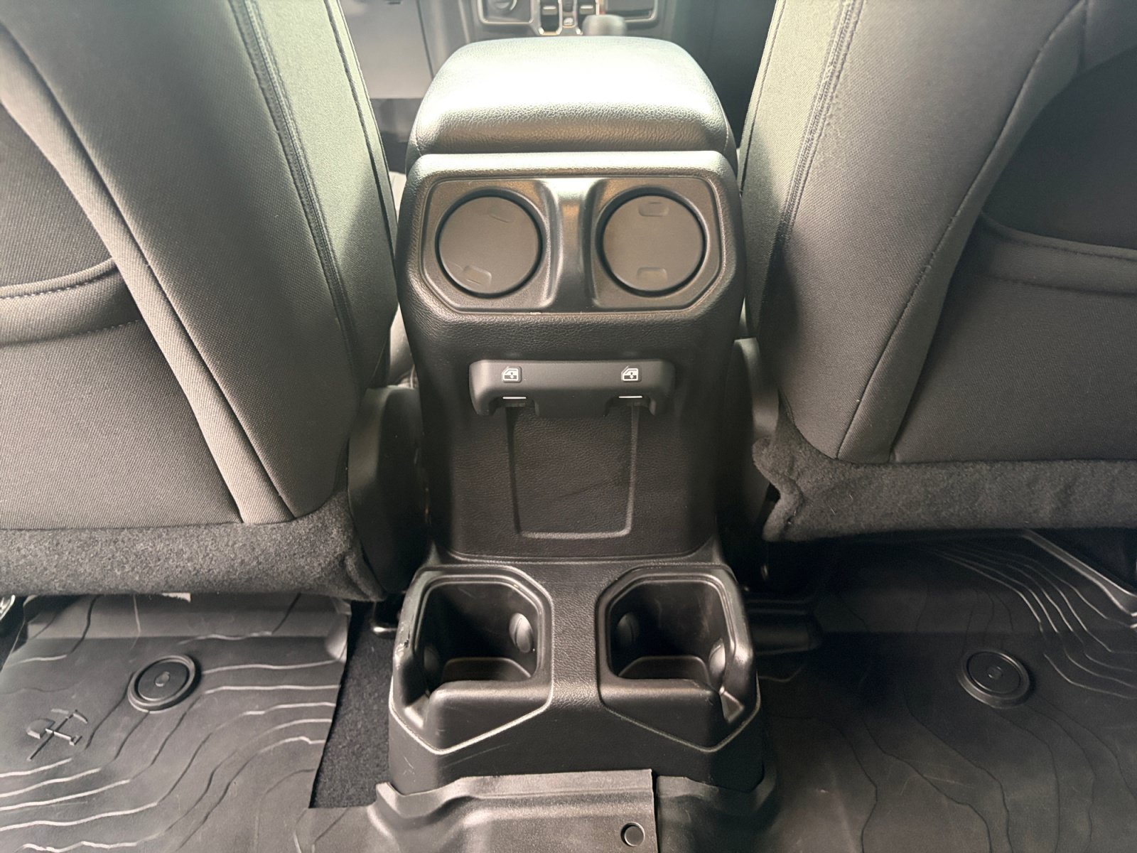 Used 2019 Jeep Wrangler Unlimited Sport S AWD/4WD image 32