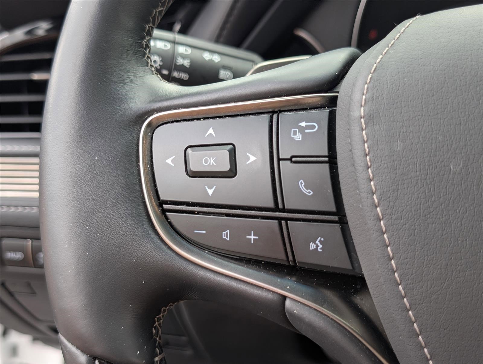 Used 2022 Lexus LS 500 AWD w/ Luxury Package image 24