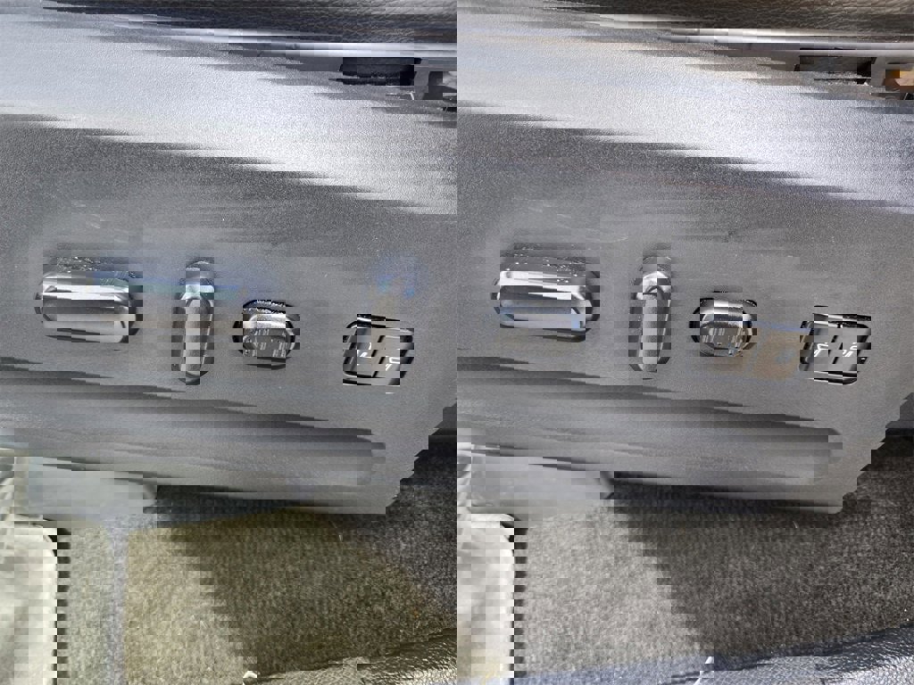 Used 2015 Ford Expedition Limited image 16