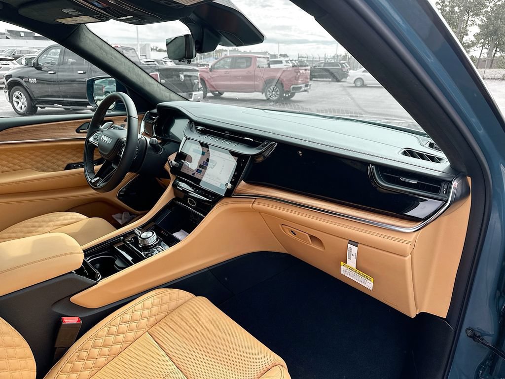 New 2026 Jeep Grand Cherokee Summit AWD/4WD image 36