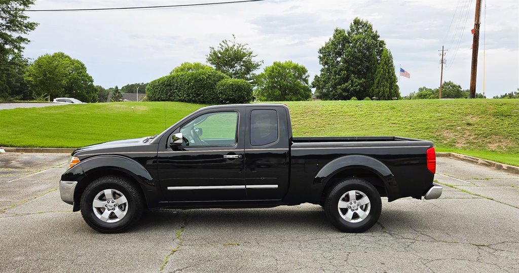 Used 2010 Nissan Frontier SE w/ SE Value Truck Pkg RWD image 10