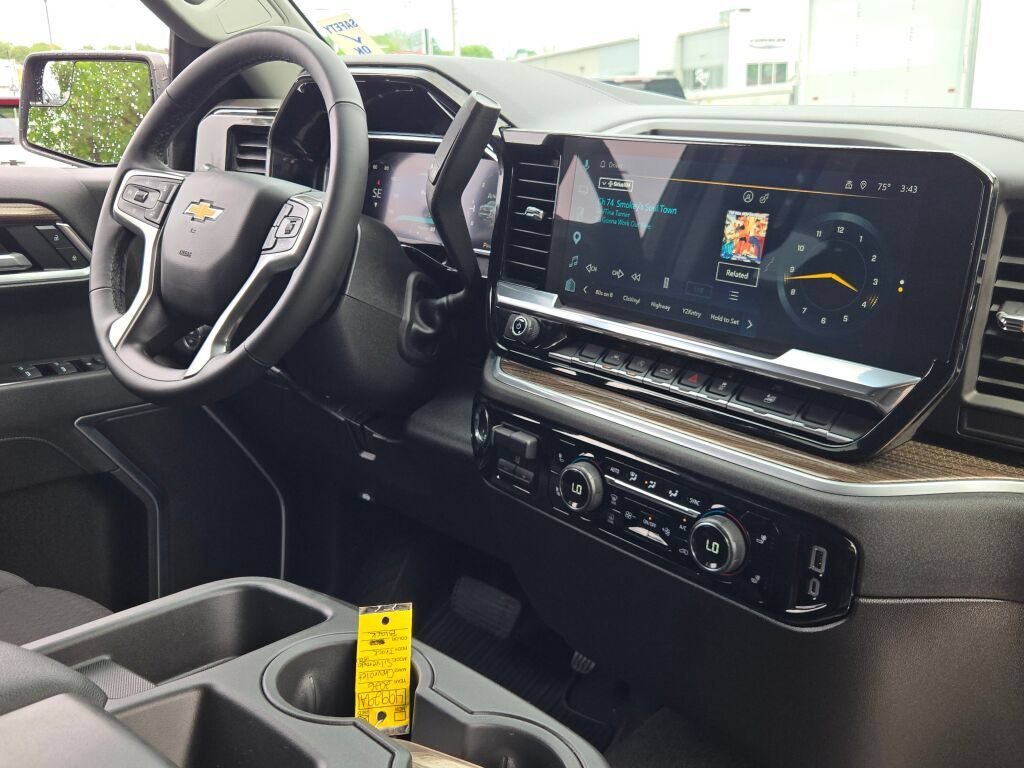 Certified 2026 Chevrolet Silverado 1500 LT AWD/4WD image 16