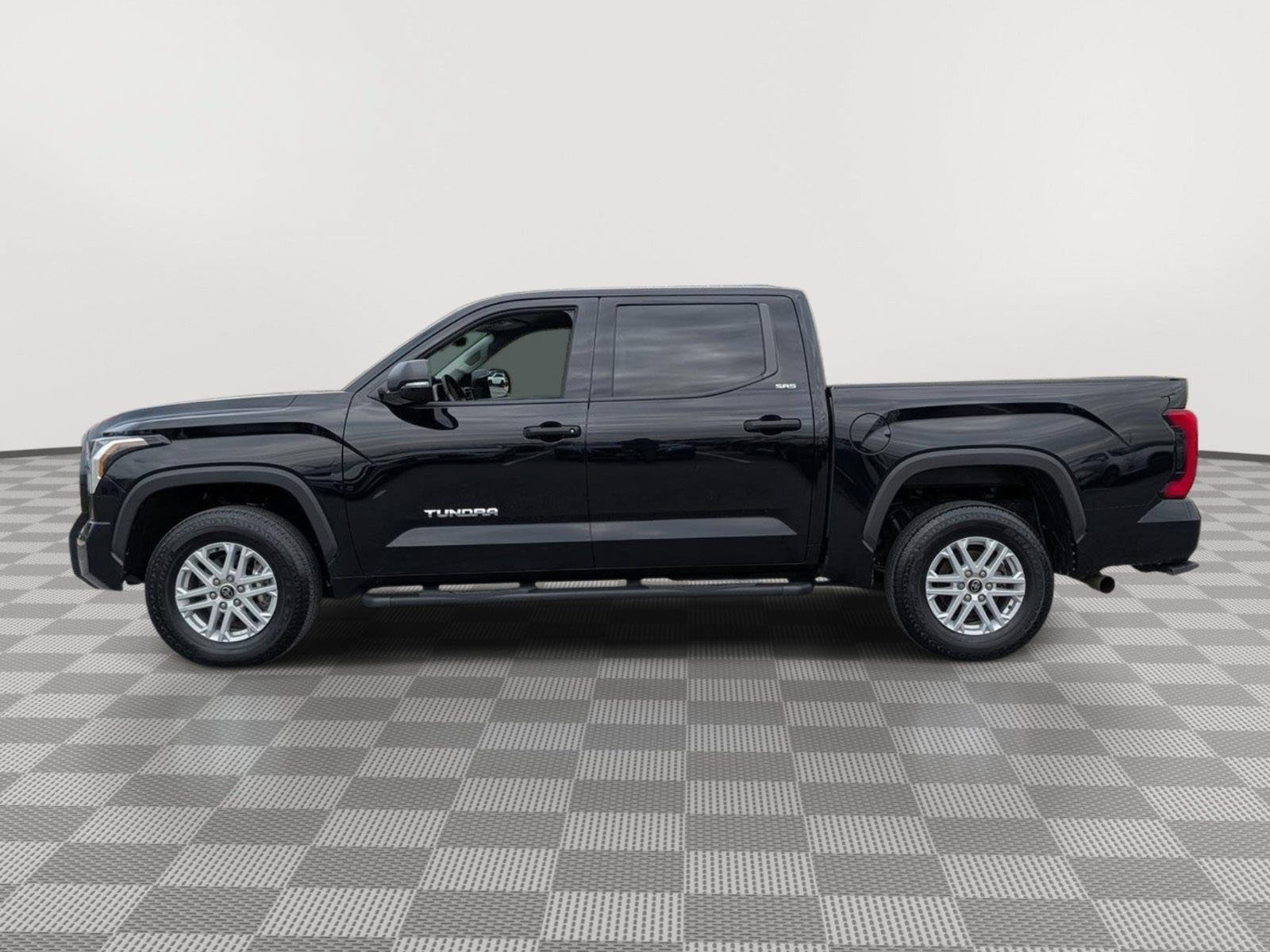 Used 2023 Toyota Tundra SR5 w/ SR5 Convenience Package AWD/4WD image 2