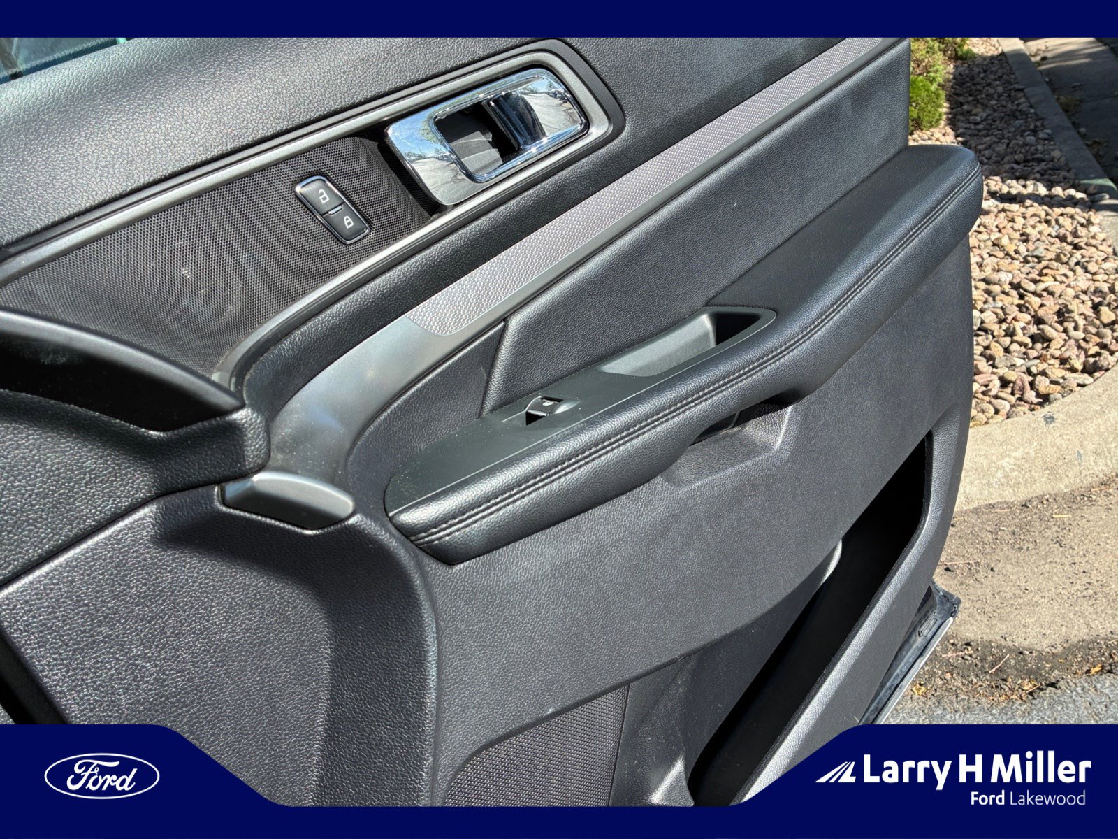 Used 2019 Ford Explorer XLT w/ Equipment Group 202A AWD/4WD image 16