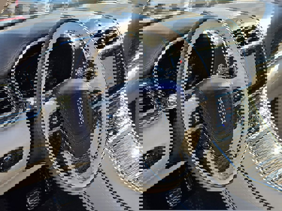 Used 2017 Lincoln Continental Black Label w/ Rear-seat Package image 15