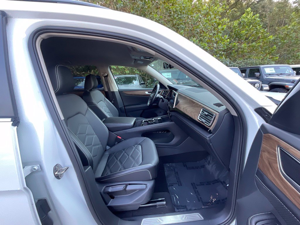 Used 2025 Volkswagen Atlas SE AWD/4WD image 22