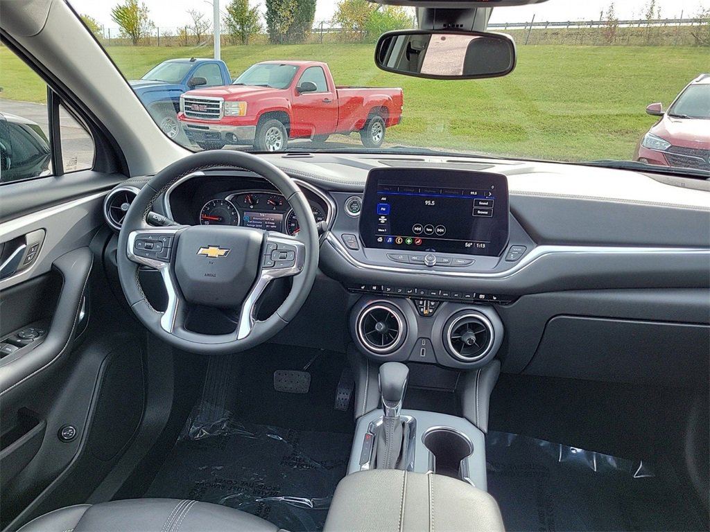 Used 2023 Chevrolet Blazer LT image 9