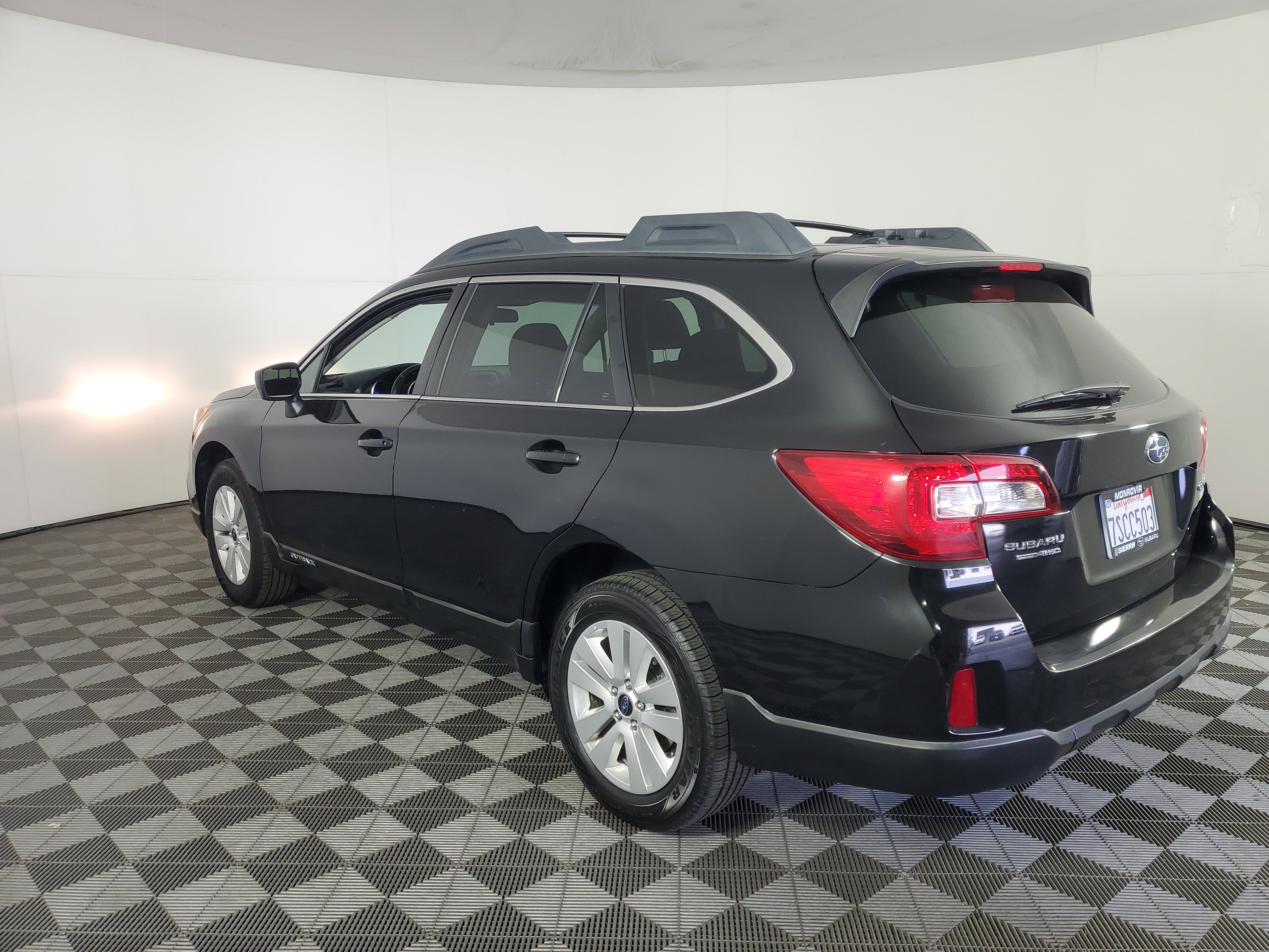 Used 2015 Subaru Outback 2.5i Premium AWD/4WD image 6