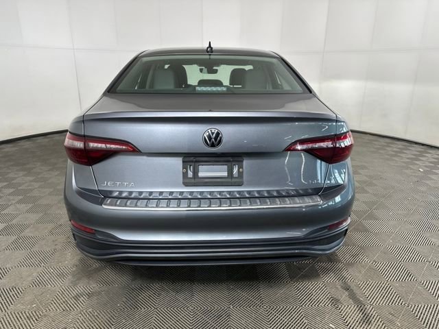 Used 2023 Volkswagen Jetta SE image 4