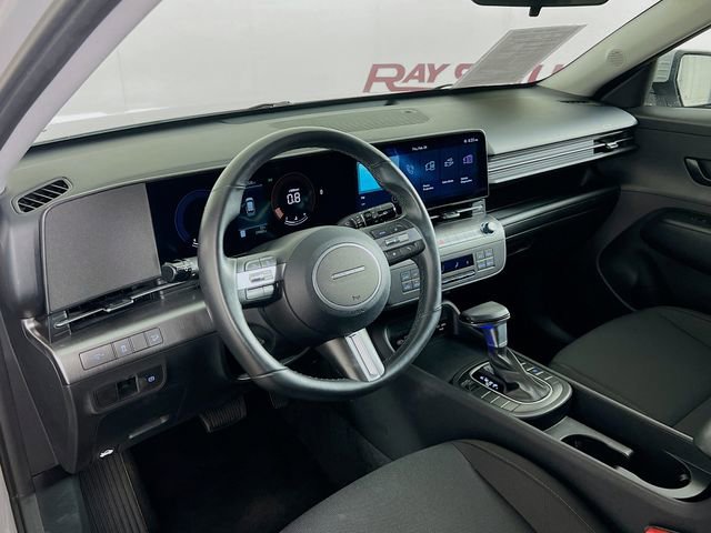 Used 2025 Hyundai Kona SEL image 32