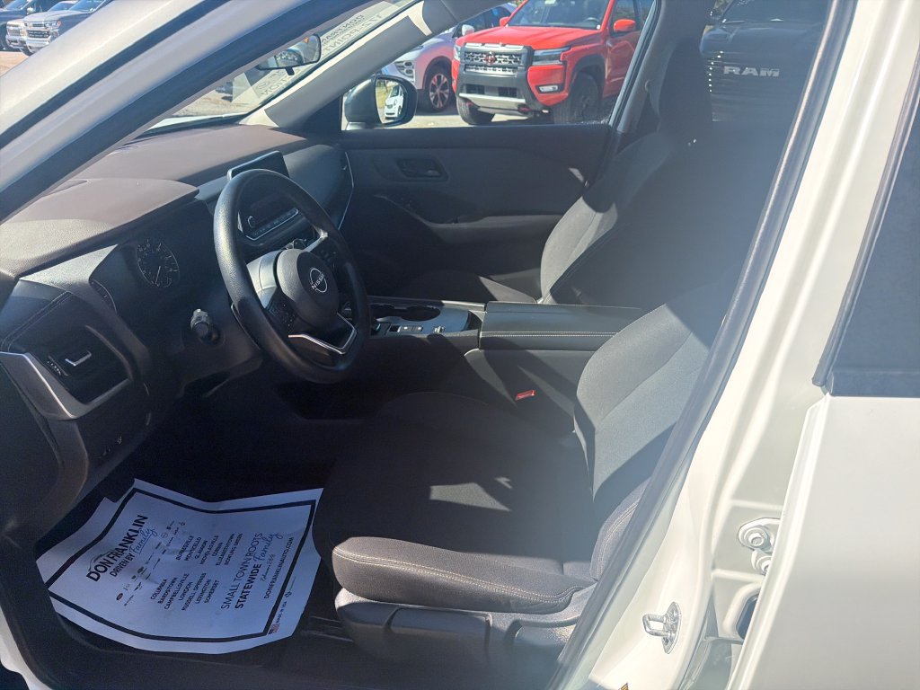 Used 2023 Nissan Rogue S FWD image 13