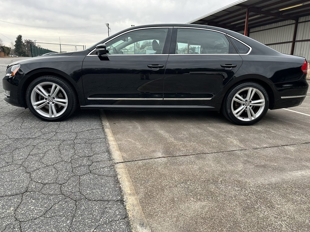 Used 2015 Volkswagen Passat 1.8T SEL Premium image 3