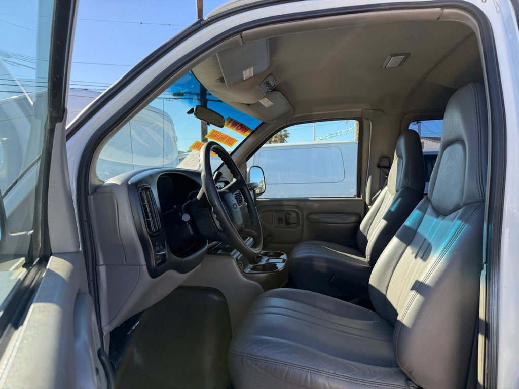 Used 2001 Chevrolet Express 3500 Extended Passenger image 17