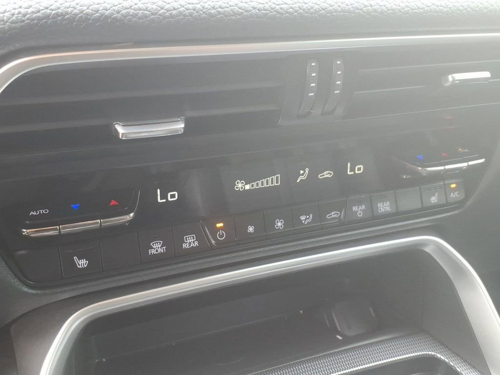 Used 2024 MAZDA CX-90 Plug-In Hybrid w/ Premium Pkg AWD/4WD image 12