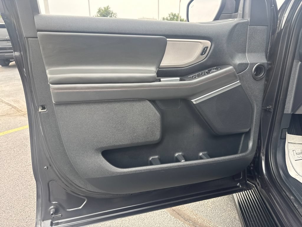 Used 2025 Ford Expedition Active AWD/4WD image 32