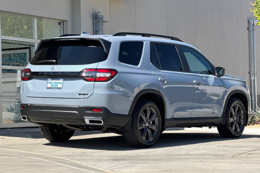 Certified 2024 Honda Pilot Sport image 9