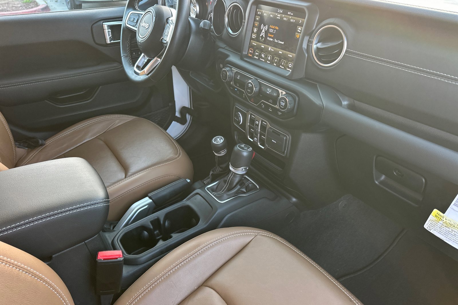 Used 2022 Jeep Wrangler Unlimited Sahara w/ Safety Group image 16