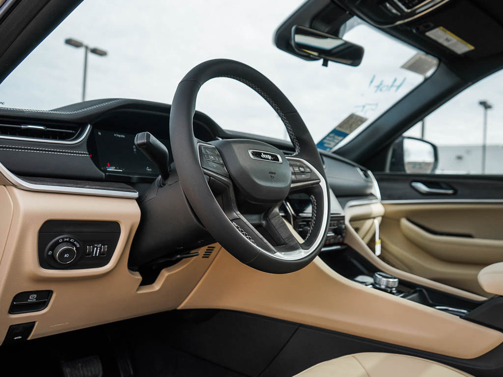 New 2025 Jeep Grand Cherokee L Limited w/ Trailer Tow Package image 19