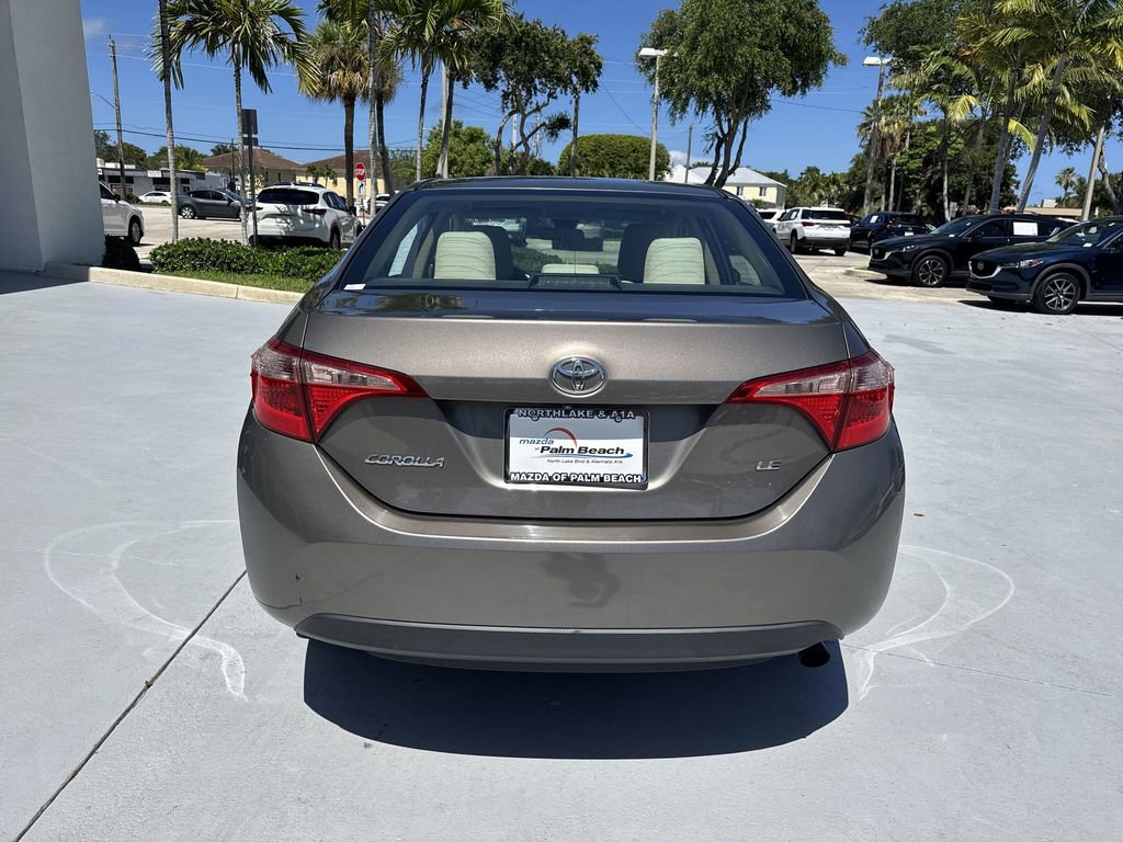 Used 2018 Toyota Corolla LE FWD image 2