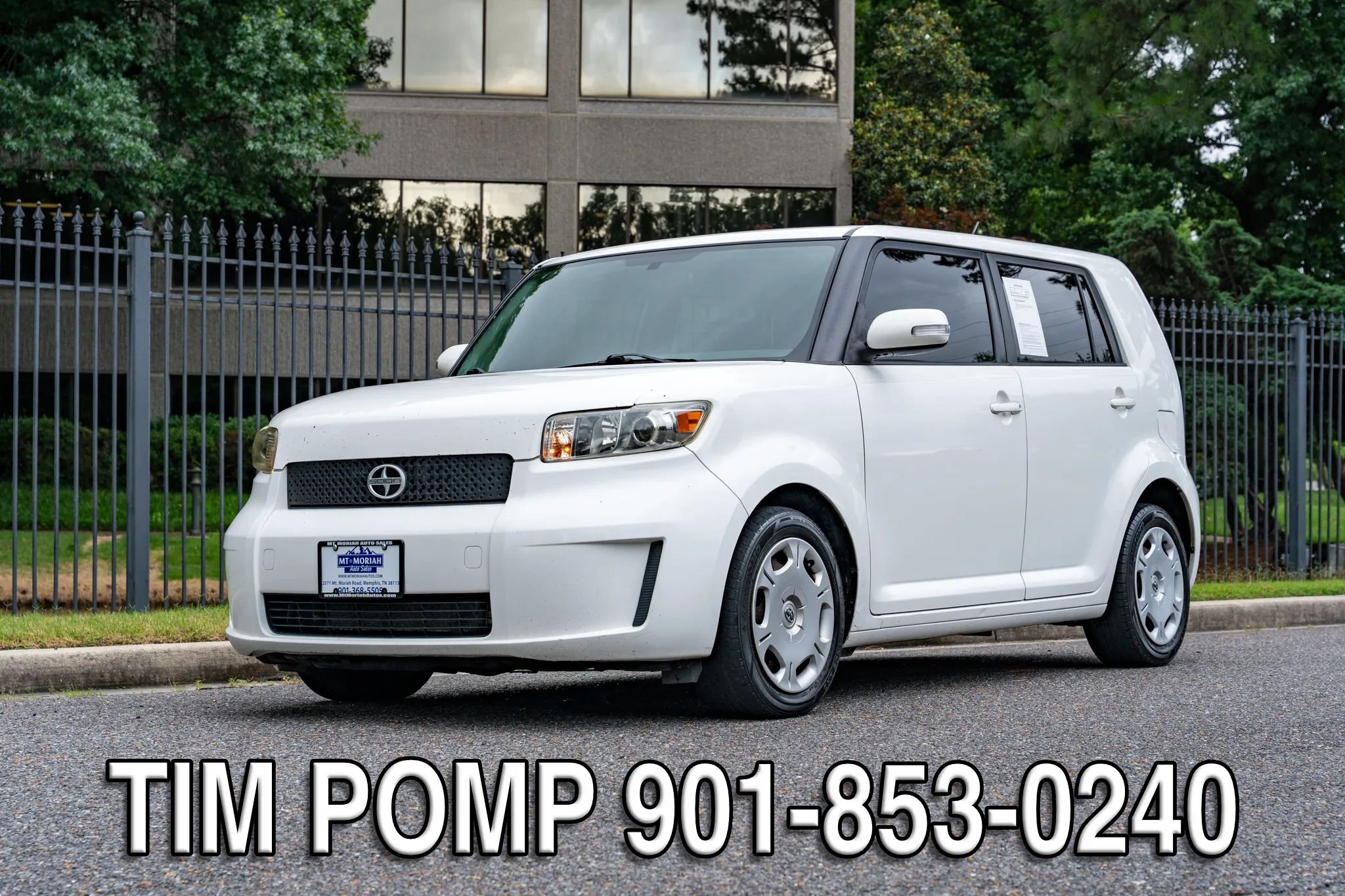 Used 2010 Scion xB FWD image 1