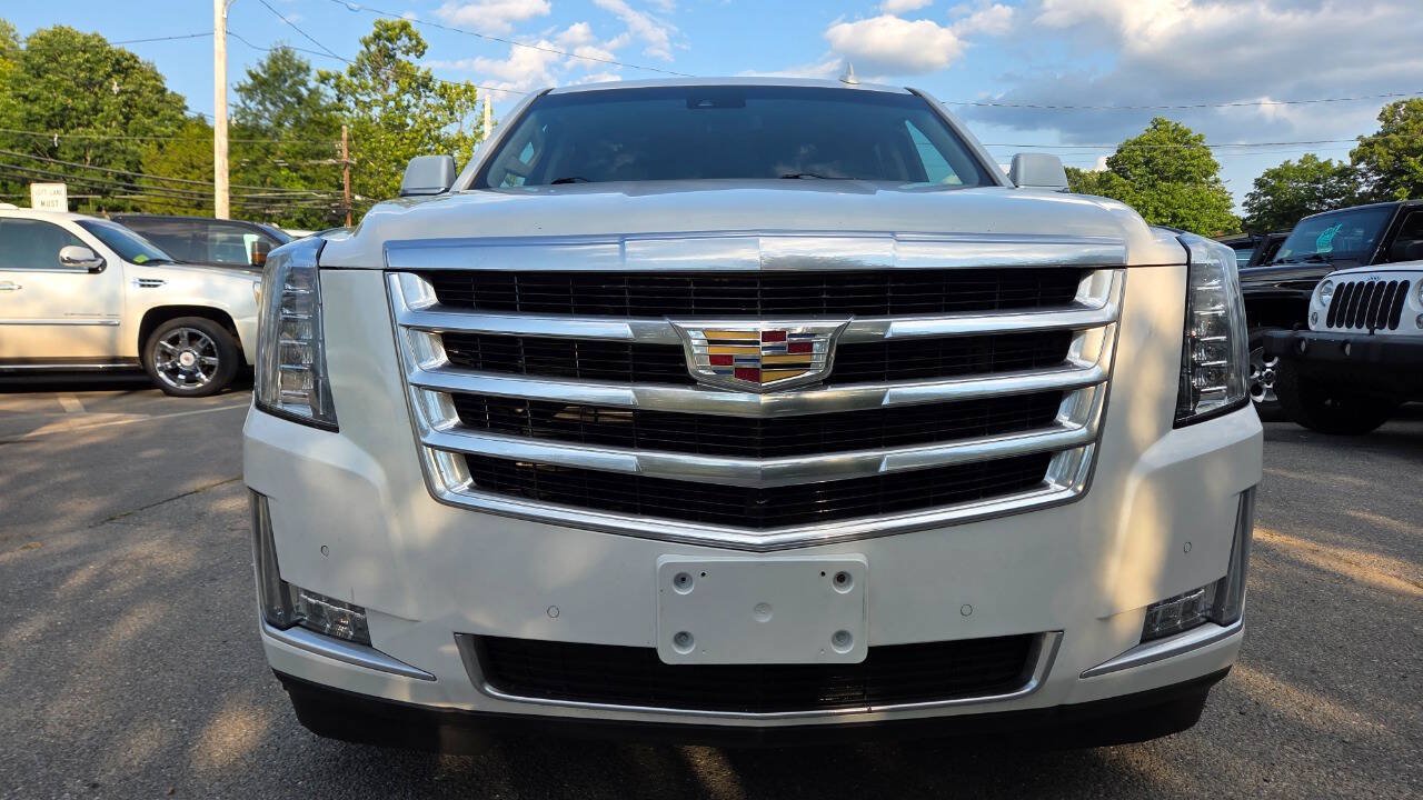 Used 2017 Cadillac Escalade Luxury AWD/4WD image 4