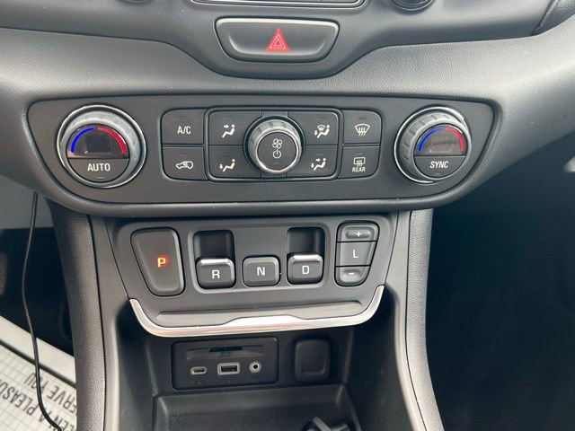 Used 2018 GMC Terrain SLT w/ Preferred Package FWD image 17