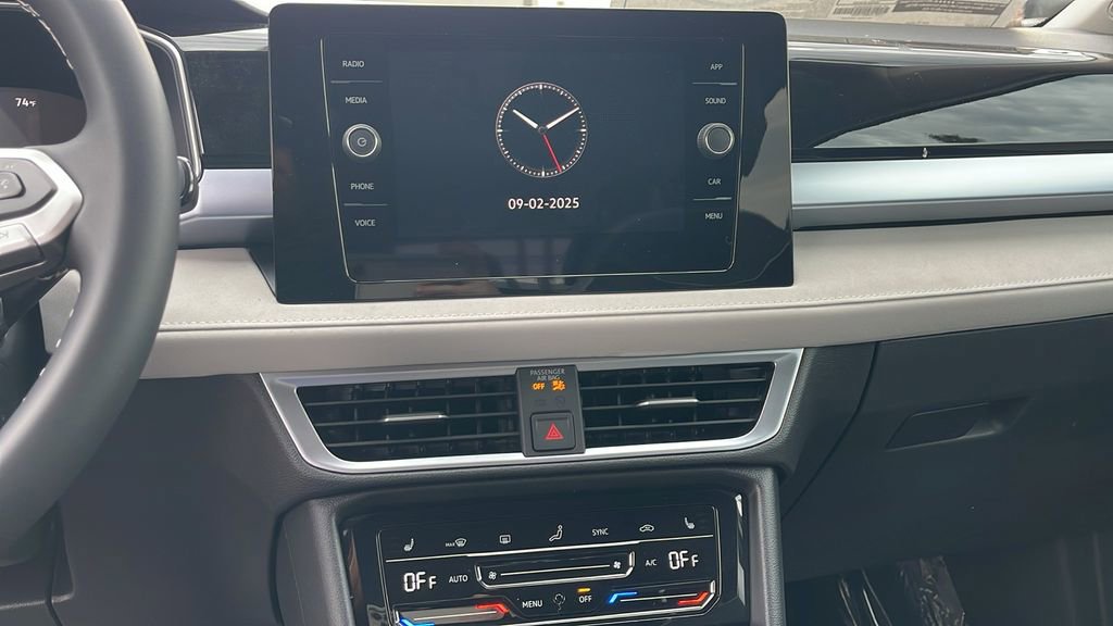 New 2025 Volkswagen Taos SE image 18