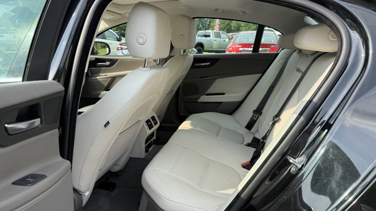 Used 2018 Jaguar XE Prestige RWD image 12