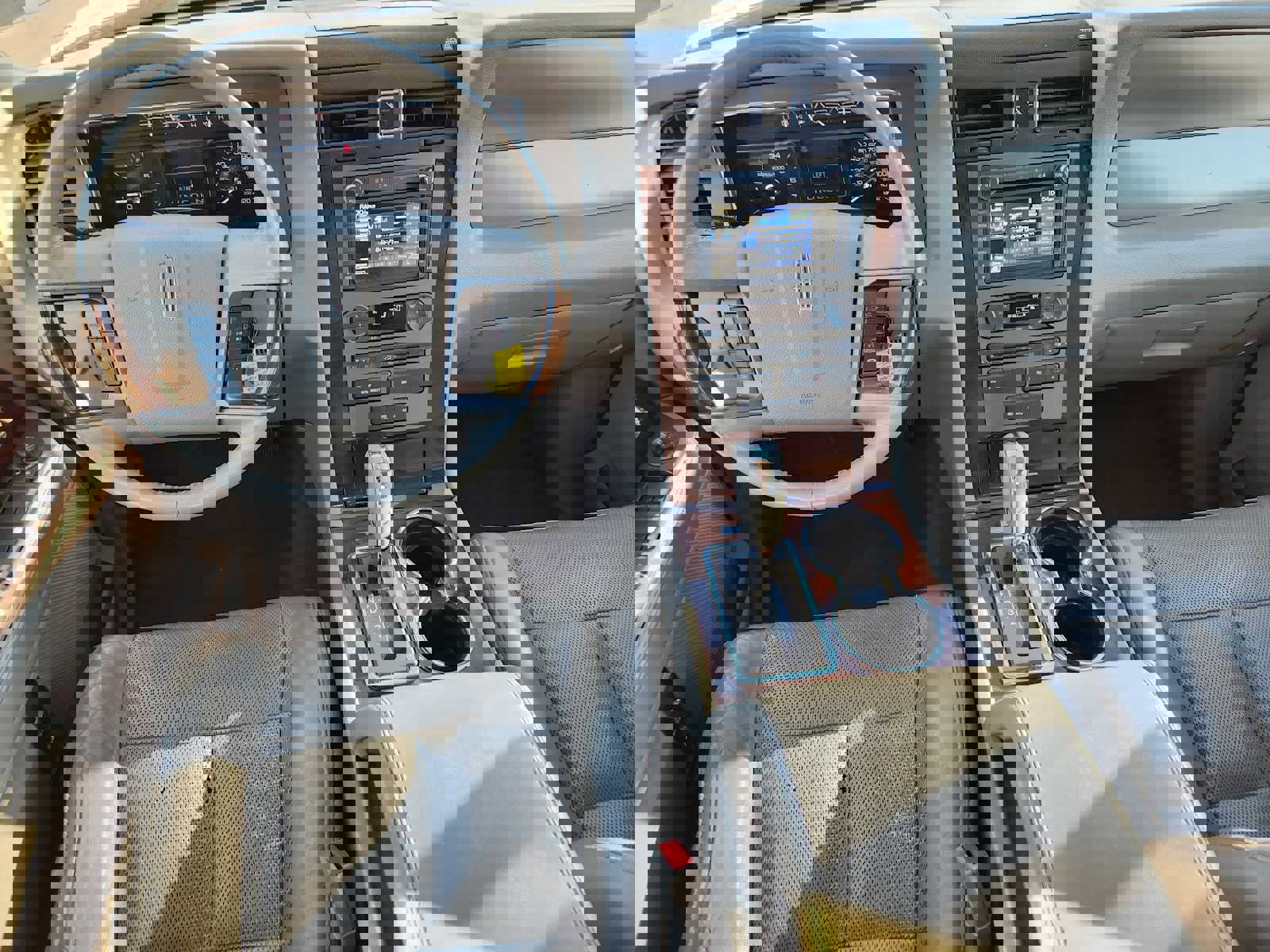 Used 2012 Lincoln Navigator 4WD image 12