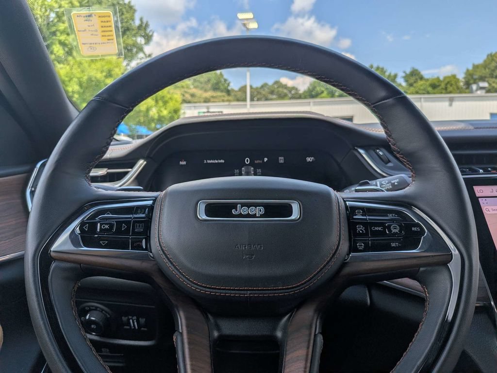Used 2024 Jeep Grand Cherokee Summit AWD/4WD image 28