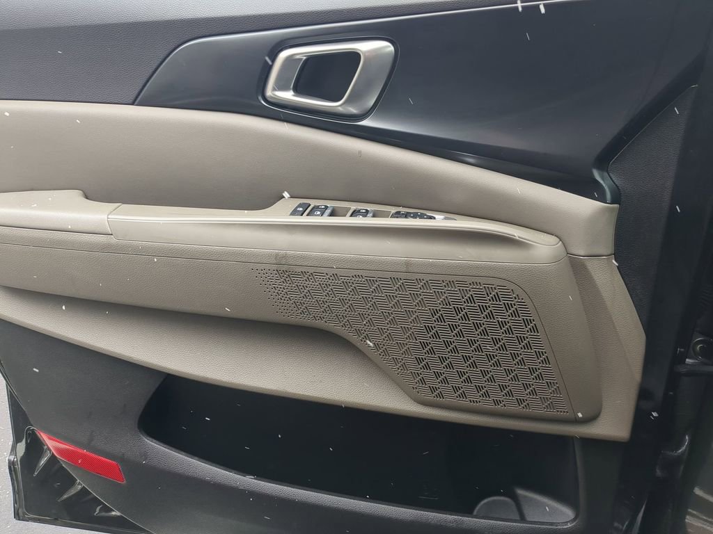 Used 2025 Kia Carnival image 11