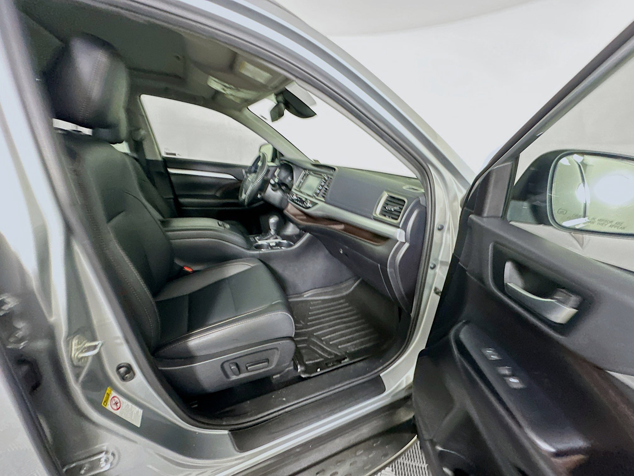 Used 2019 Toyota Highlander XLE FWD image 33