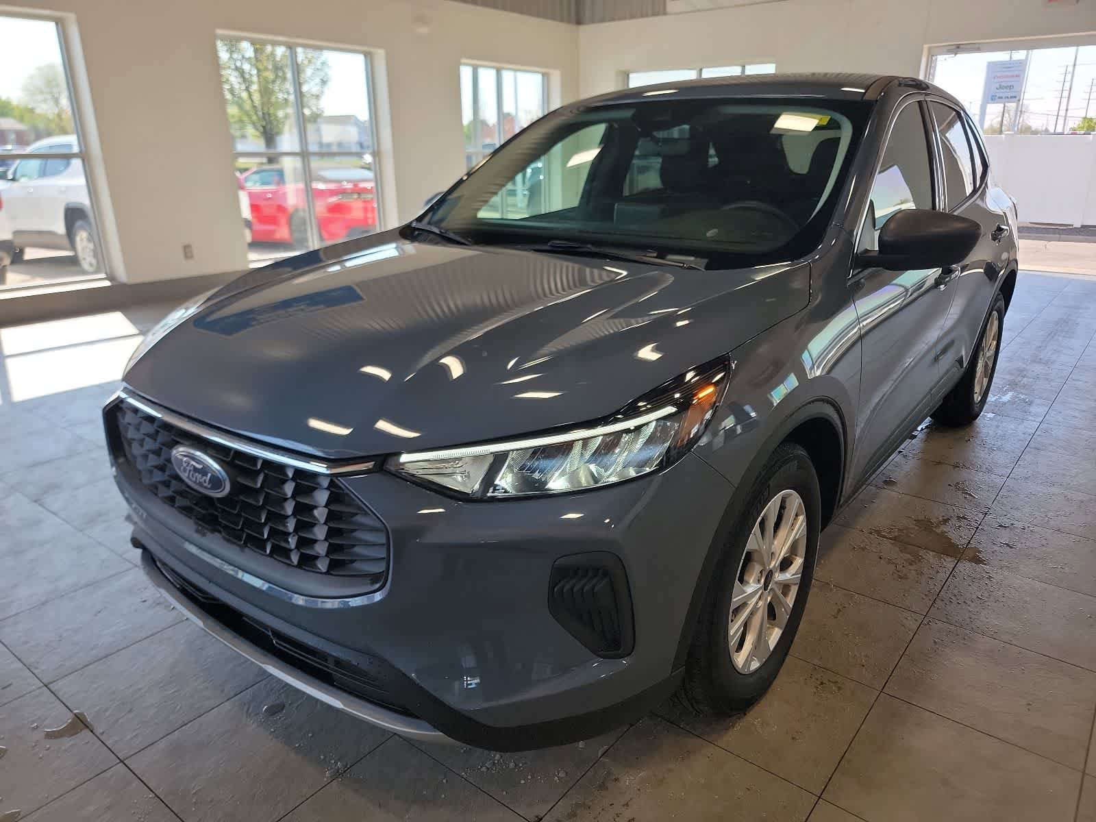 Used 2023 Ford Escape Active w/ Cold Weather Package FWD image 1