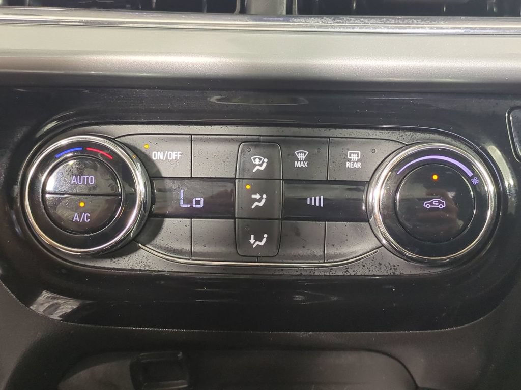 Used 2025 Chevrolet Trax LT FWD image 30