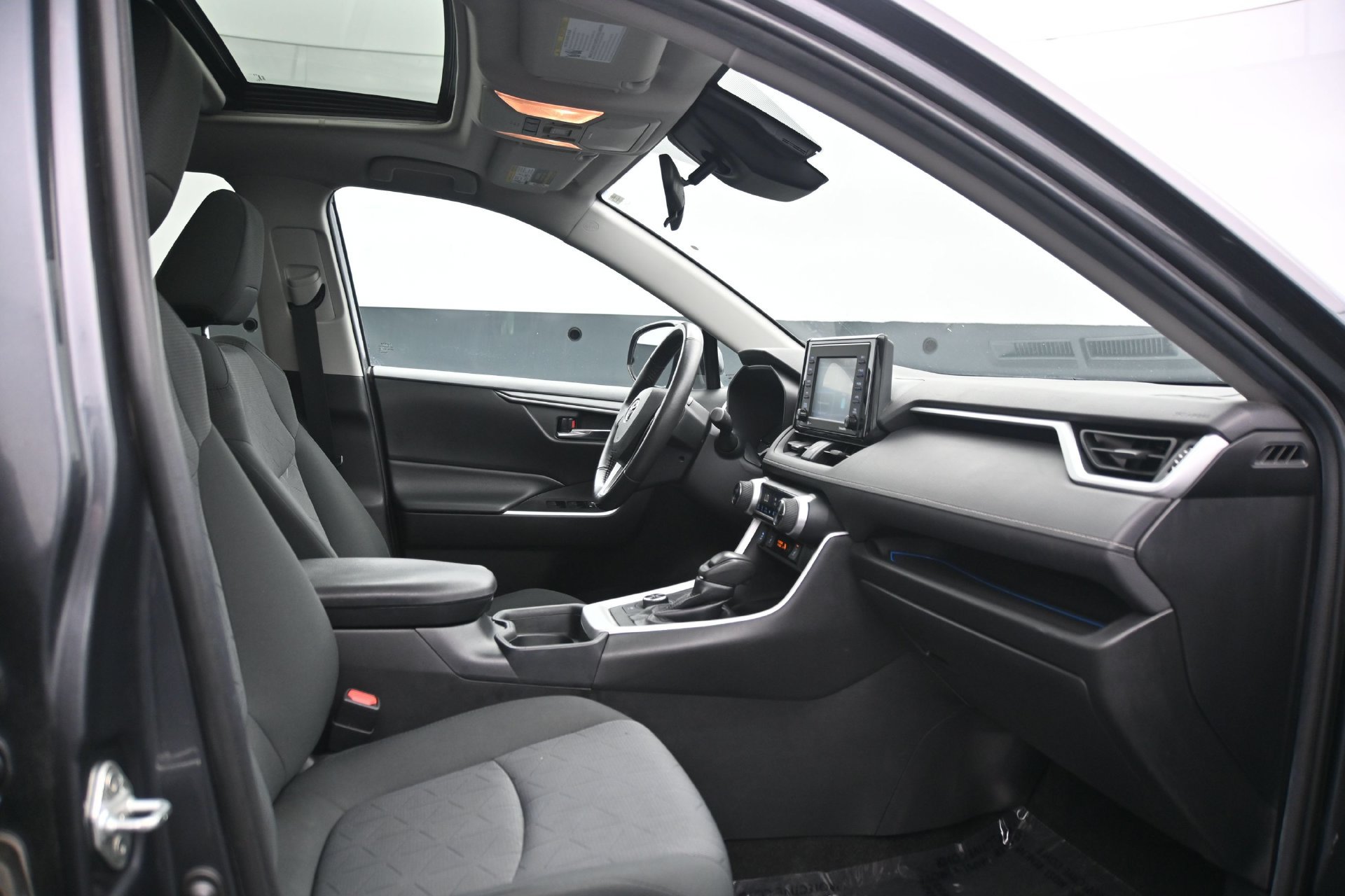 Used 2020 Toyota RAV4 XLE w/ Convenience Package AWD/4WD image 13