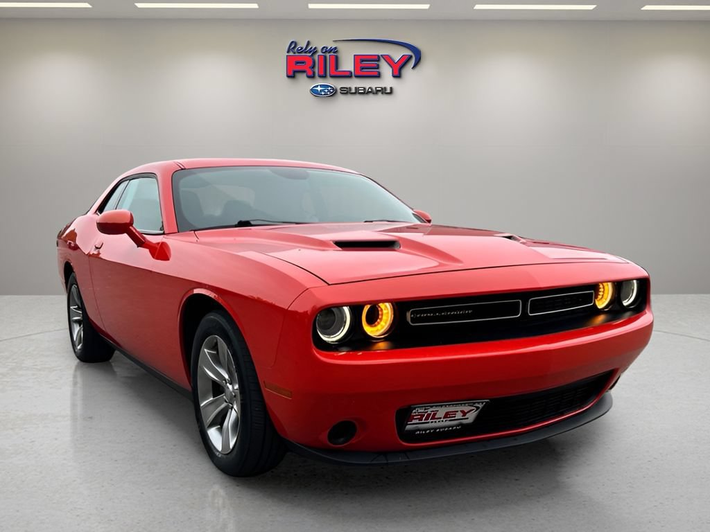 Used 2018 Dodge Challenger SXT RWD image 7