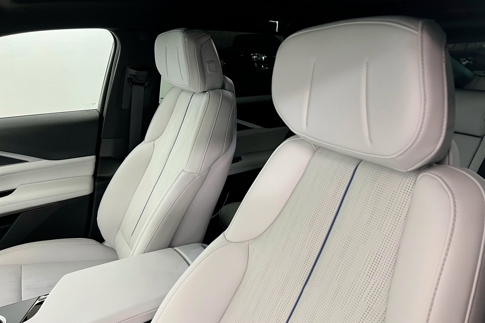 New 2025 Cadillac Lyriq Sport w/ LPO, Floor Liner Package AWD/4WD image 17