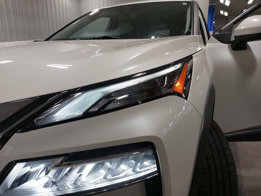 Used 2023 Nissan Rogue SV w/ SV Premium B Package image 32