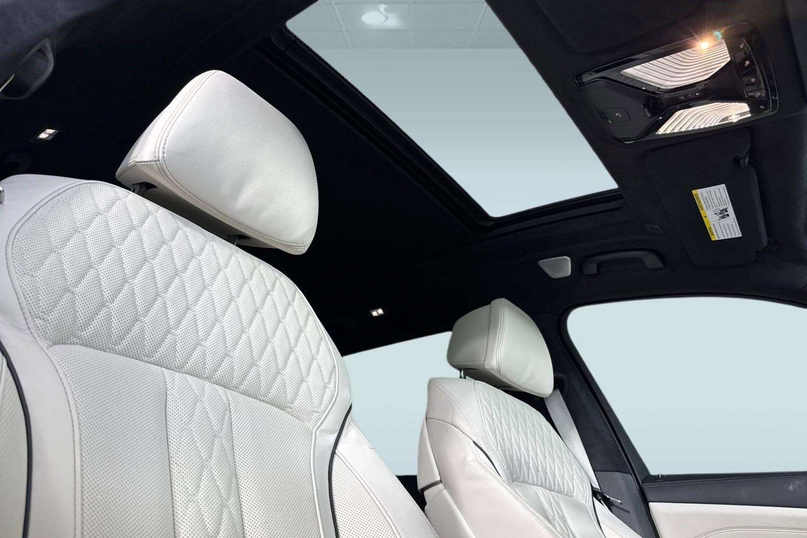 Used 2025 BMW X7 M60i image 14