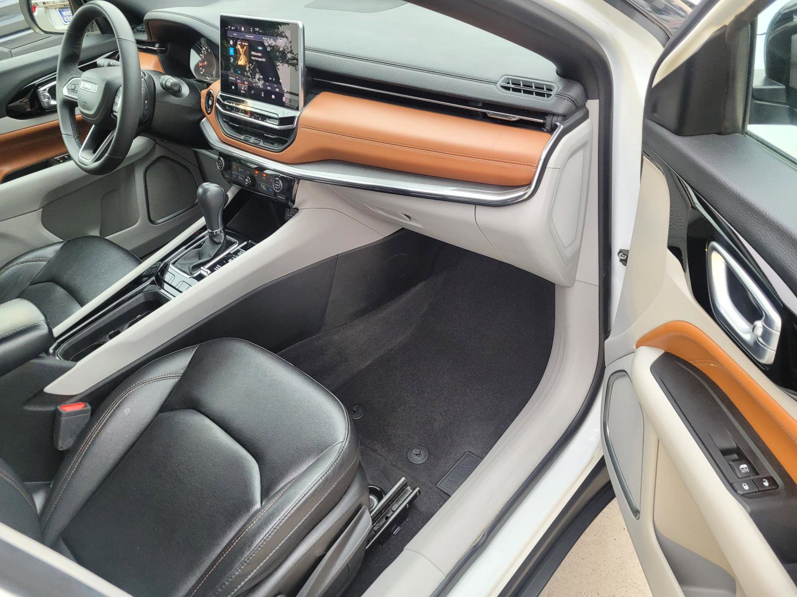 Used 2024 Jeep Compass Limited AWD/4WD image 23