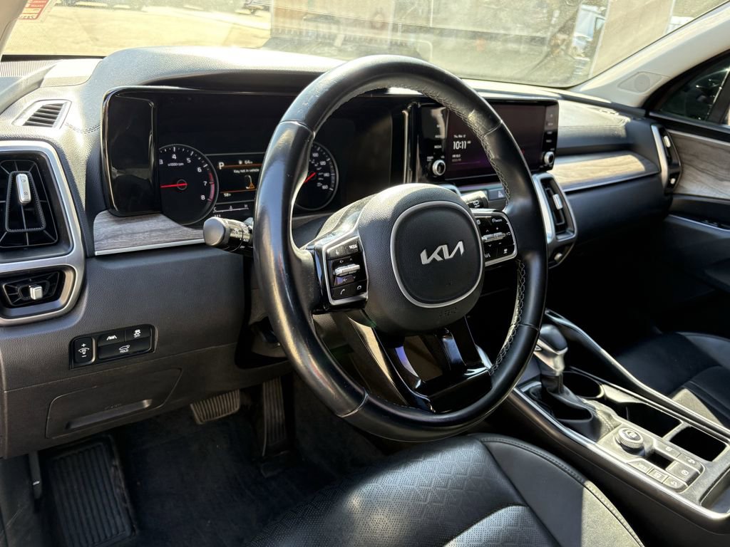 Used 2022 Kia Sorento EX image 14