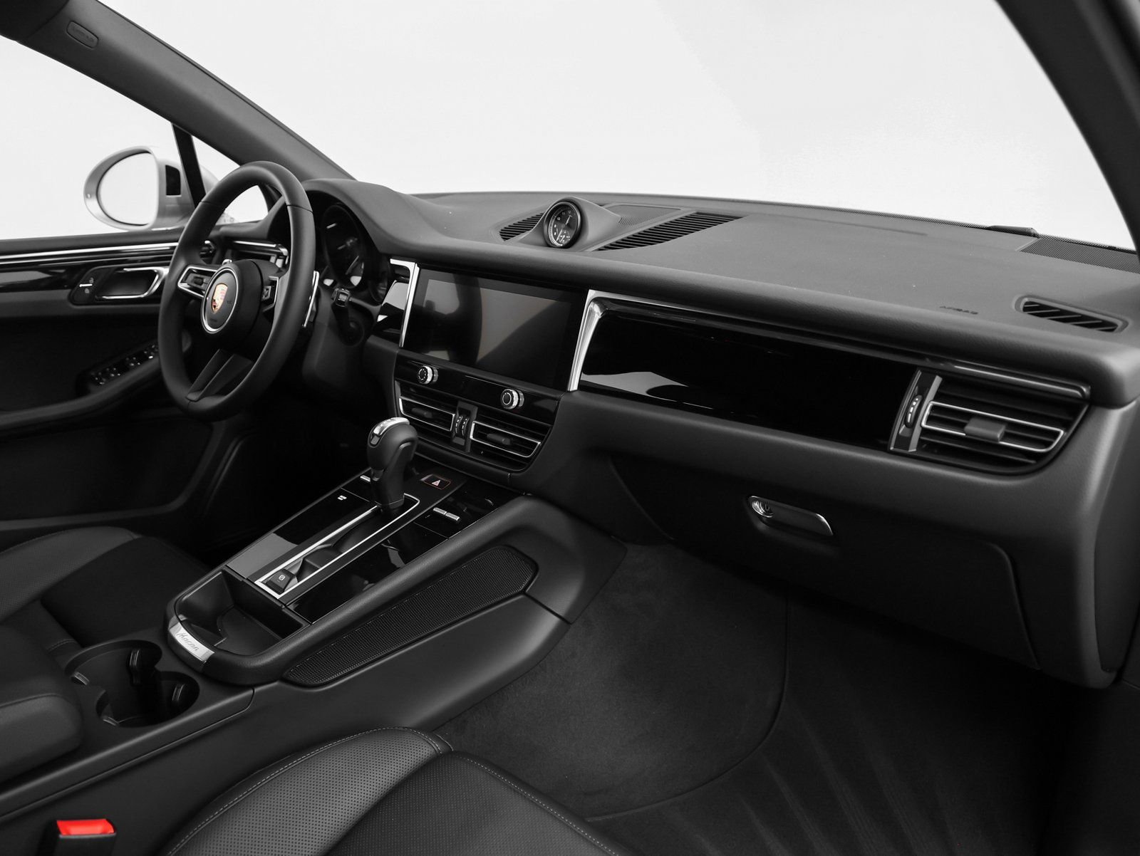 Certified 2025 Porsche Macan image 22