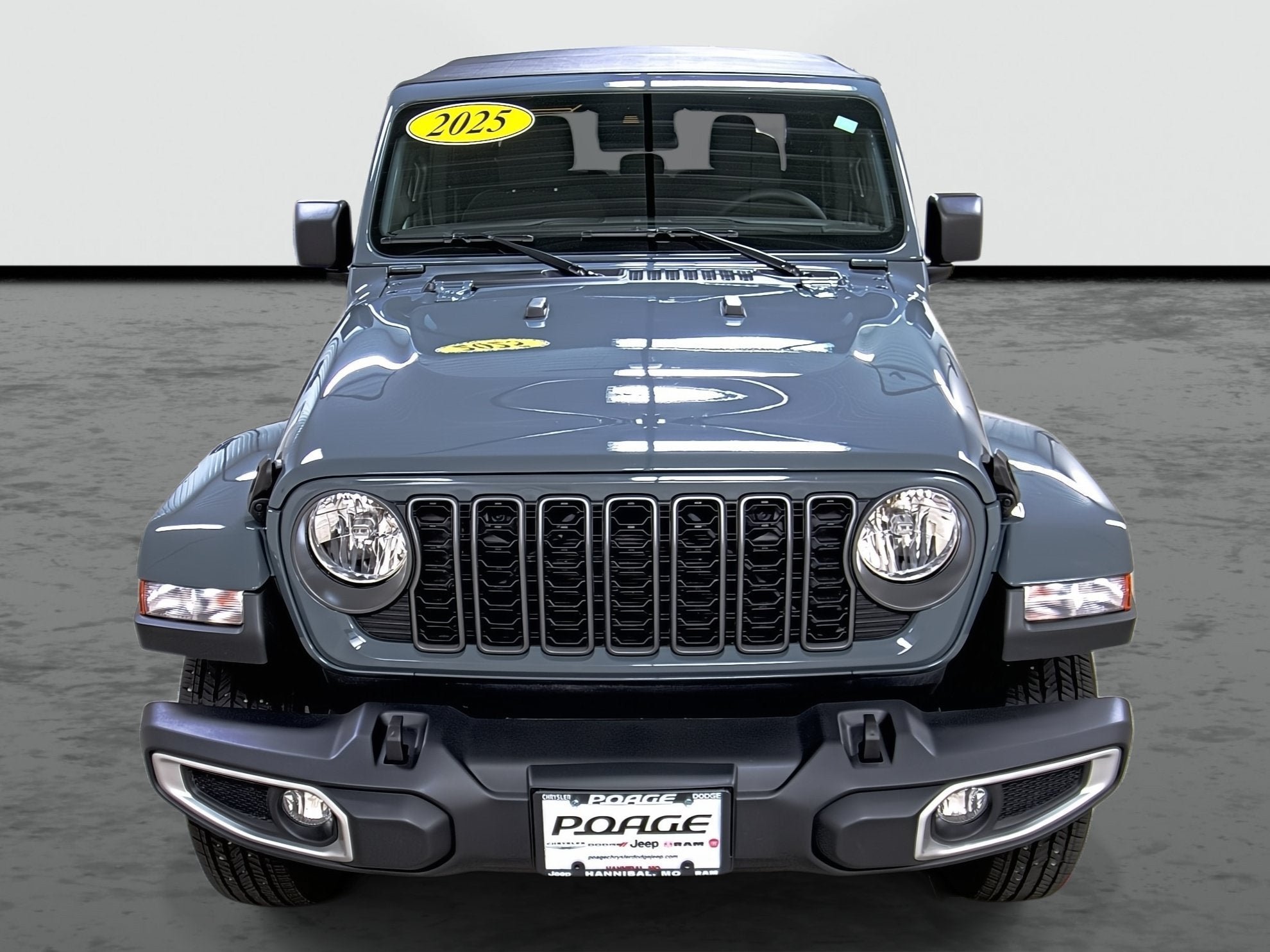 Used 2025 Jeep Gladiator Sport AWD/4WD image 6