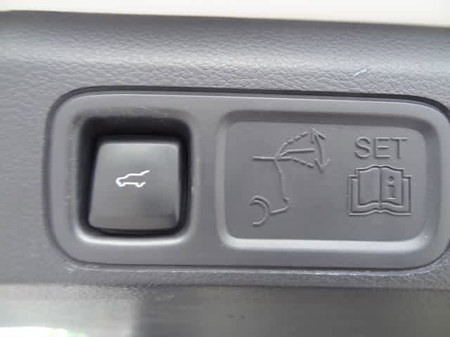 Used 2024 Ford Expedition Limited RWD image 12
