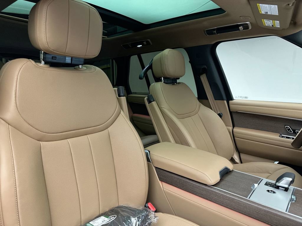 New 2025 Land Rover Range Rover SE image 4